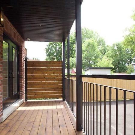 Modern Apartment Close To The Beach With Parking โตรอนโต ภายนอก รูปภาพ